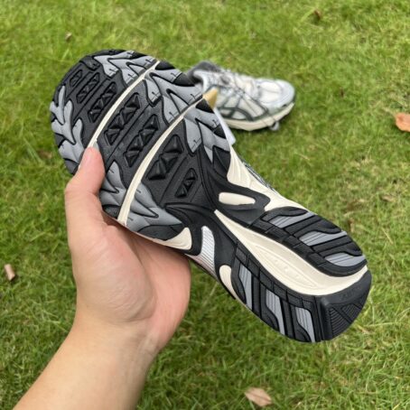 ASICS Gel-Kahana TR V4 'White Grey' 1203A497-200 - Image 3